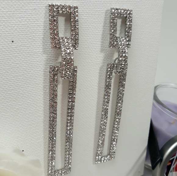 Rhinestone statement earrings - Picture 3 of 4